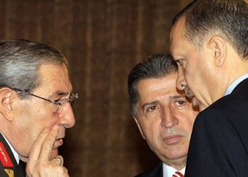 Ahmet Nesin: Dolmabahçe’de Erdoğan’ın önüne Cemaat dosyası kondu