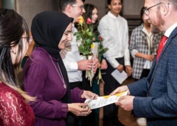 Mülteci Hayrunnisa, Almanya’daki 2’nci yılında devlet bursu kazandı: Hukuk okuyup adalet dağıtacak