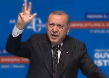 Rabia işaretinin kullanım süresi bitti: Türkiye, 34 Müslüman Kardeşler üyesini tutukladı