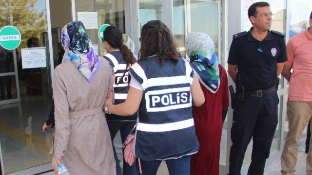 Kitlesel zulümler devam ediyor:Eşleri tutuklu hasta ve çocuklu bayanlar tutuklandı