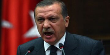 İktidar koltuğunu bırakamam, çünkü…