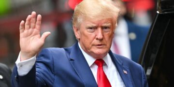 ABD  eski Başkanı Trump, salı günü tutuklanacağını duyurdu