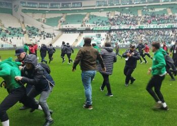 Demirtaş Amedspor’a: Sen muhteşem futbolunu oyna.,Beyaz torosçuların siyasi uzantılarını bize bırak