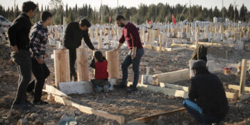 Depremde eşini ve iki çocuğunu kaybetti: AKP’li belediye mezar parası istedi