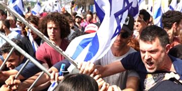 Kaos büyüyor, yüz binlerce İsrailli sokaklarda: ‘Sonumuz Türkiye gibi olmasın’