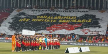 Fenerbahçe ve Beşiktaş’tan sonra Göztepe taraftarından da ‘Hükümet istifa’ sloganı
