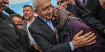 Kemal Kılıçdaroğlu deprem bölgesinde: Bu kadar insanın kanı yerde kalmamalı