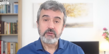 Prof. Dr. Ayhan Tekineş, tartışmalara noktayı koydu: Ayakkabıyla namaz kılınır mı?