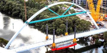Parramatta köprüsü bir adım daha bitmeye yaklaştı