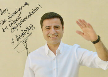 Demirtaş’tan gençlere çağrı: ‘Bu hayat çekilmez’ diyorsan, sandığa git