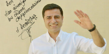 Demirtaş’tan gençlere çağrı: ‘Bu hayat çekilmez’ diyorsan, sandığa git