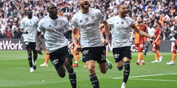 Derbi zirvesine Kartal pençesi: Beşiktaş, Galatasaray’ı yendi, Fener’i sevindirdi