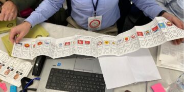 Avustralya’da açılmamış oy pusulalarında AKP mührü çıktı