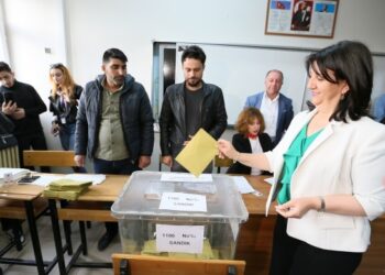 Pervin Buldan, Van’da oyunu kullandı: Bu kötülük düzeninin bugün bitmesi gerekiyor