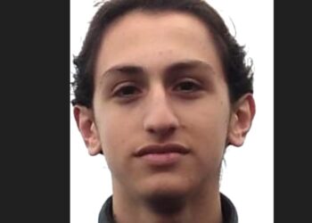 İntihar eden KHK’lı öğretmenin oğlu, gözyaşları arasında defnedildi