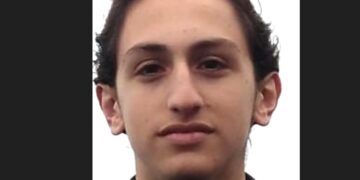 İntihar eden KHK’lı öğretmenin oğlu, gözyaşları arasında defnedildi