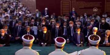 İmamoğlu ilk kez anlattı: ‘Cumhurbaşkanı’nın oğlu için cemaati 35 dakika beklettiler