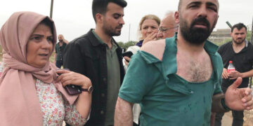 Şanlıurfa’da YSP Milletvekili Ferit Şenyaşar’ın da aralarında olduğu heyete taşlı sopalı saldırı