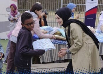 İsveç Hizmet Gönüllüleri, mülteci çocuklarını sevindirmeye devam ediyor: Kamplara anlamlı hediye