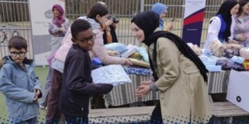 İsveç Hizmet Gönüllüleri, mülteci çocuklarını sevindirmeye devam ediyor: Kamplara anlamlı hediye