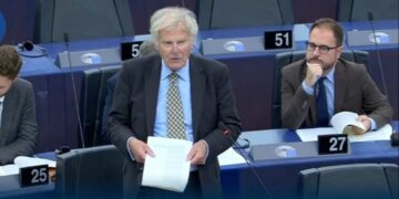 AKPM, yurtdışındaki Hizmet Hareketi mensuplarına yönelik baskıyı kınayan karar tasarısını kabul etti