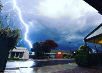 Güney Avustralya’da gök gürültülü fırtına binlerce kişiyi elektriksiz bıraktı