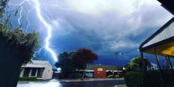 Güney Avustralya’da gök gürültülü fırtına binlerce kişiyi elektriksiz bıraktı