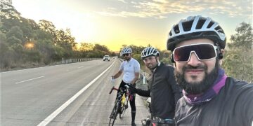 Etkinlik ünlü  Opera House’da son bulacak: Gönüllü eğitimciler, Yunanistan’daki mağdurlar için 1000 km pedal çevirecek