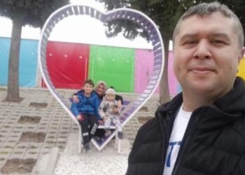 Anne ağıtıyla uğurlanan KHK’lının insanlık dersi: Son yevmiyesini mağdur aileye göndermiş