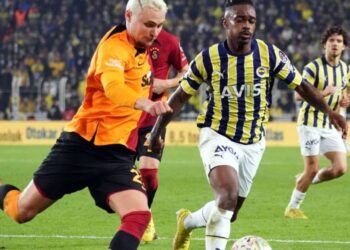 Galatasaray şampiyonluğu, Fenerbahçe’yi 3-0 yenerek  derbi zaferiyle perçinledi