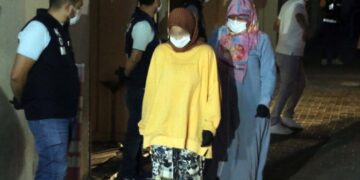 Yargıtay, çıplak aramaya maruz kalan öğrencilere verilen cezaları bozdu: AKP’li Özlem Zengin inkar etmişti