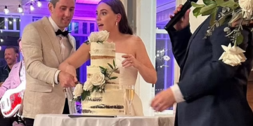 Düğün dönüşü faciayla bitti: NSW deki korkunç otobüs kazasından geriye hatıra resimler kaldı