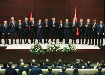 AKP’li Cumhurbaşkanı Erdoğan yeni kabinesini açkıladı