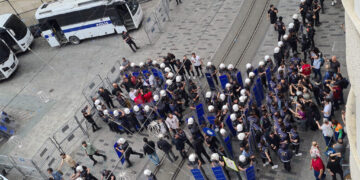 Cumartesi Anneleri ters kelepçeyle gözaltına alındı:Sekiz haftadır engelleniyorlar