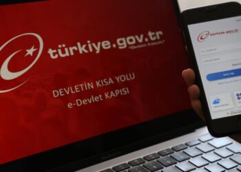 AKP, Meclis’te MHP’yle  el ele verdi: e-Devlet verilerinin çalınmasıyla ilgili önergeyi reddetti