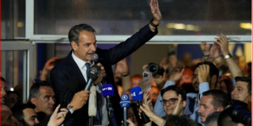 Yunanistan’da seçimin galibi Miçotakis oldu