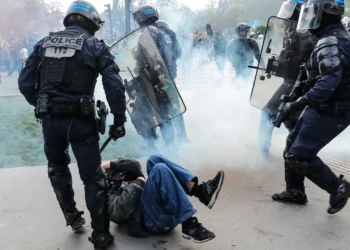 Fransa’da çatışmalar devam ediyor: Polisin öldürdüğü gencin büyükannesi ‘Protestoları durdurun’ dedi