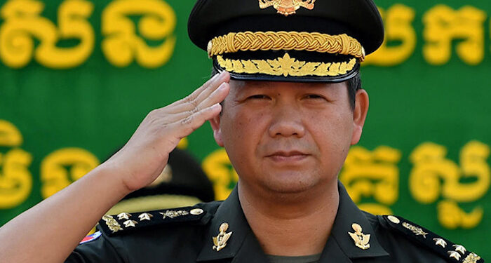 Ülkenin otokratik Başbakanı Hun Sen, koltuğu oğlu General Hun Manet’e devredeceğini açıkladı.