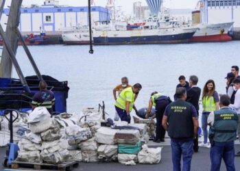Gemiye el konuldu, mürettebat gözaltında: 5,3 ton kokain taşıyan gemideki 8’i Türk, 5’i Azeri