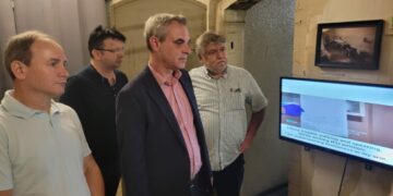 Alman Gazeteciler Derneği Başkanı Überall, sürgün gazetecilerle buluştu