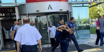 ‘Açım, geçinemiyorum’ demesine rağmen rejmin polisi ters kelepçeliyerek gözaltına aldı