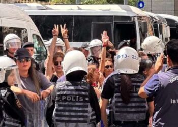 Polis, AYM kararını hiçe sayıyor: Cumartesi Anneleri yine gözaltında