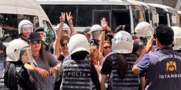 Polis, AYM kararını hiçe sayıyor: Cumartesi Anneleri yine gözaltında