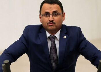 AKP’li tepe isime dörtlü maaş: Mahmut Kaçar 4 kurumdan maaş aldığı ortaya çıktı