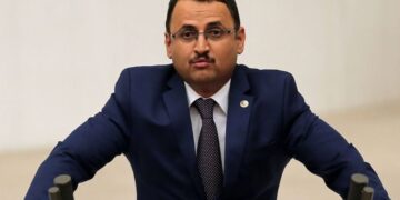 AKP’li tepe isime dörtlü maaş: Mahmut Kaçar 4 kurumdan maaş aldığı ortaya çıktı