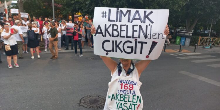 “Katlettiğiniz bu ağaçlar da vatana dahil” diyen Akbelen direnişçilerinin sesini albayla yarbay duymadı ama o ses İspanya’dan duyuldu.