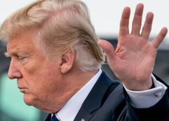 ABD tarihinde bir ilk: Tutuklanarak Cezaevine giren eski Başkan Trump’ın sanık fotoğrafı çekildi
