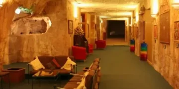 Avustralya’nın Adelaide şehrine 848 km uzaklıkta yerin altındaki şehir: Coober Pedy kasabasındaki hayat