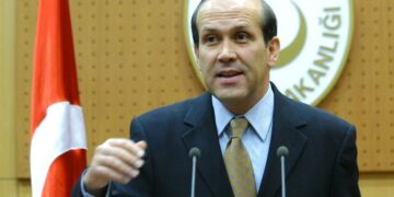 Eski Büyükelçi Namık Tan: Devletin ayarı 17-25 Aralık’ta bozuldu, hesap verebilecekleri kaygısı var