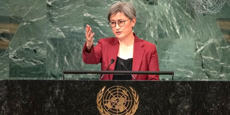 Avustralya Dışişleri Bakanı Penny Wong, Birleşmiş Milletler Genel Kurulu'nda yaptığı konuşmada, büyük güçler arasındaki çatışmanın küçük ülkeler için acı verici sonuçlar doğurduğunu ve tüm dünya için varoluşsal bir tehdit olduğunu vurguladı.